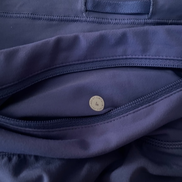 lululemon speed up 4” (size 4) - Picture 3 of 4